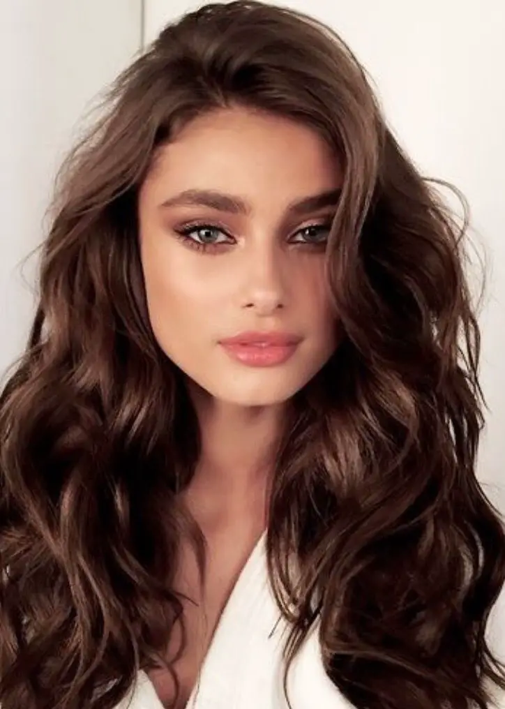 How tall is Taylor Marie Hill?
